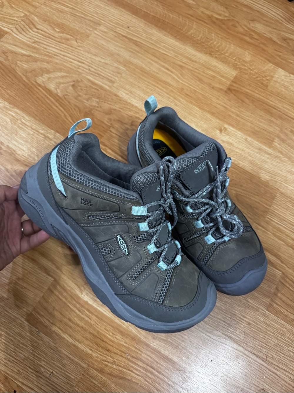 KEEN Women's Circadia hiking shoes 9.5